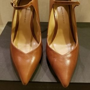Banana Republic Leather Pumps